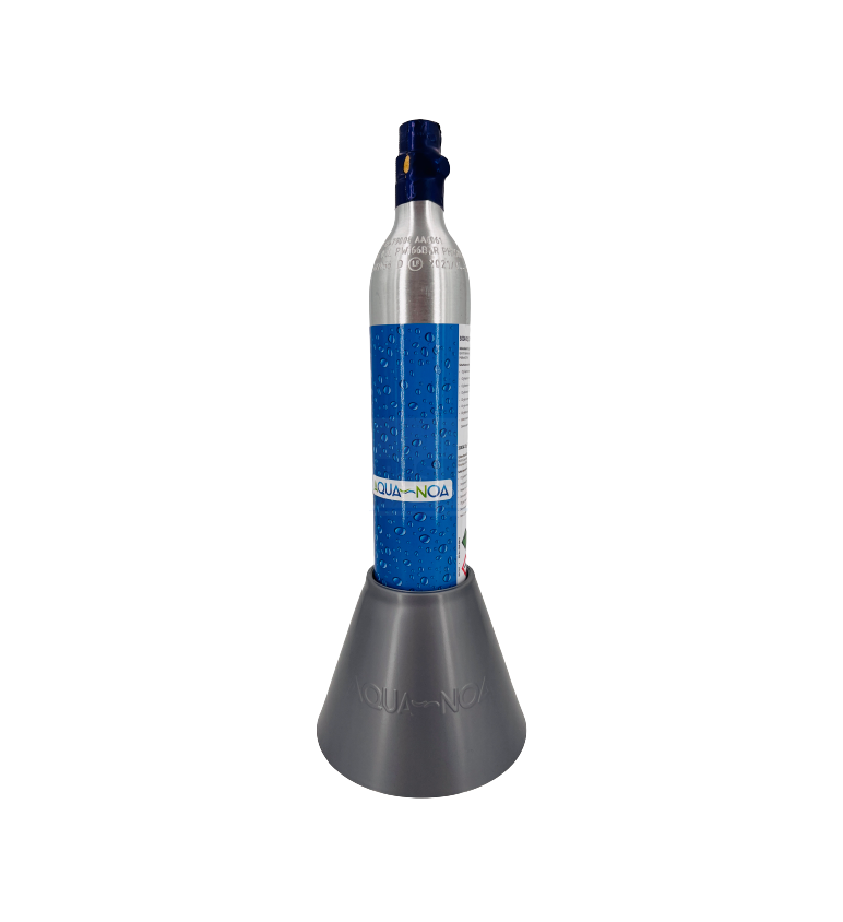 Soda Flasche für Aquarien CO2-Anlage in einem Standfuss für bessere Stabilität.